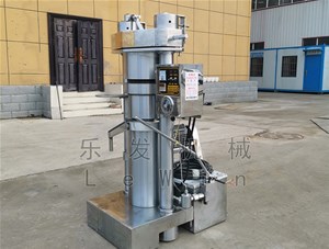 在使用花生榨油機(jī)過程中<div   id=